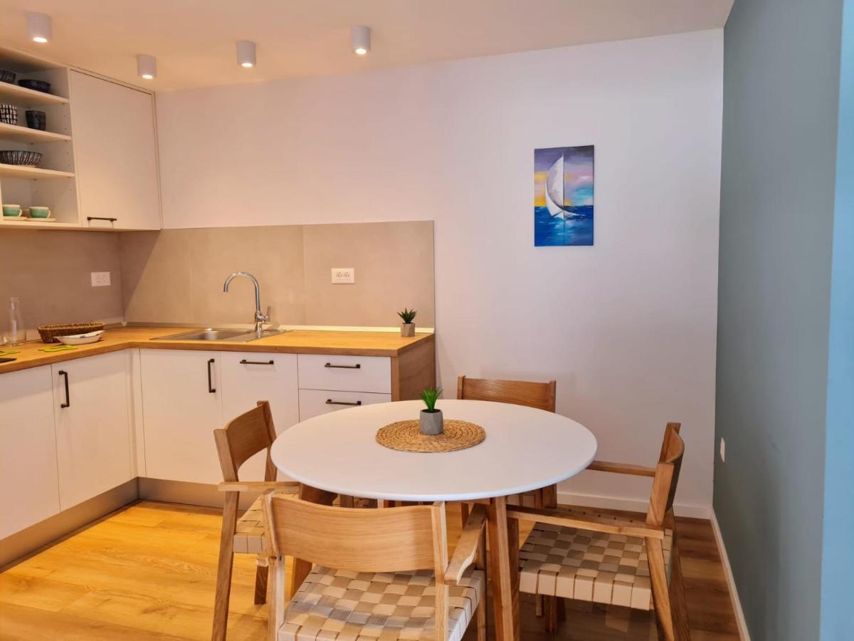 Beachfront Comfort Apartments Sinajko Podgora Eksteriør billede