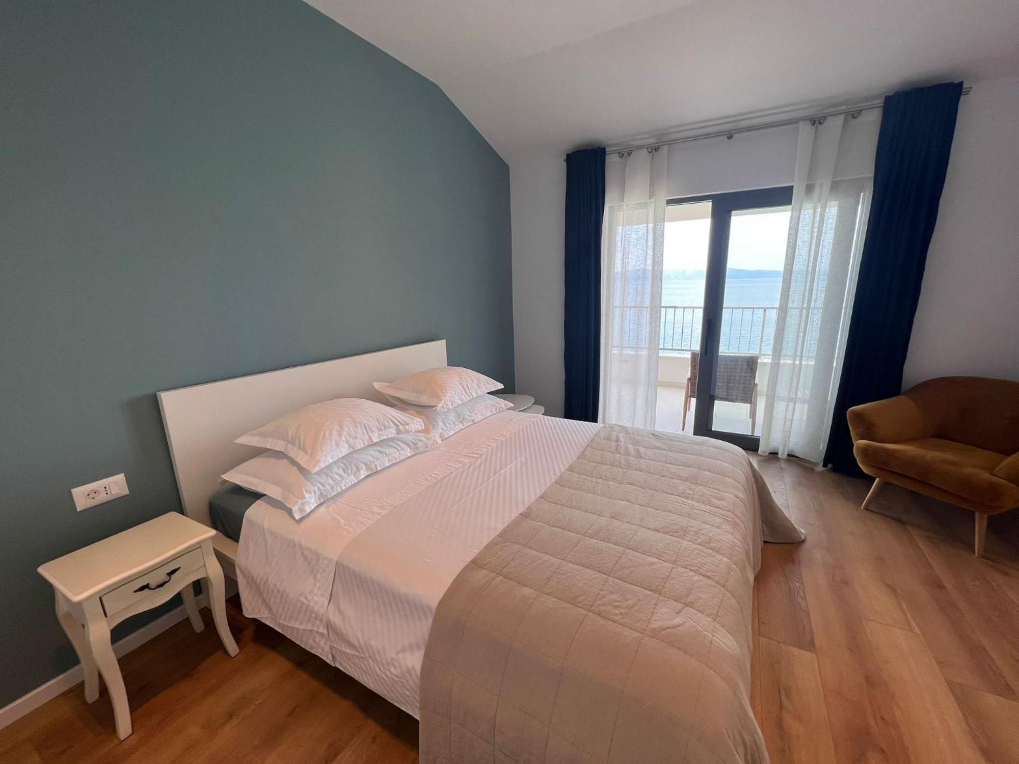 Beachfront Comfort Apartments Sinajko Podgora Eksteriør billede